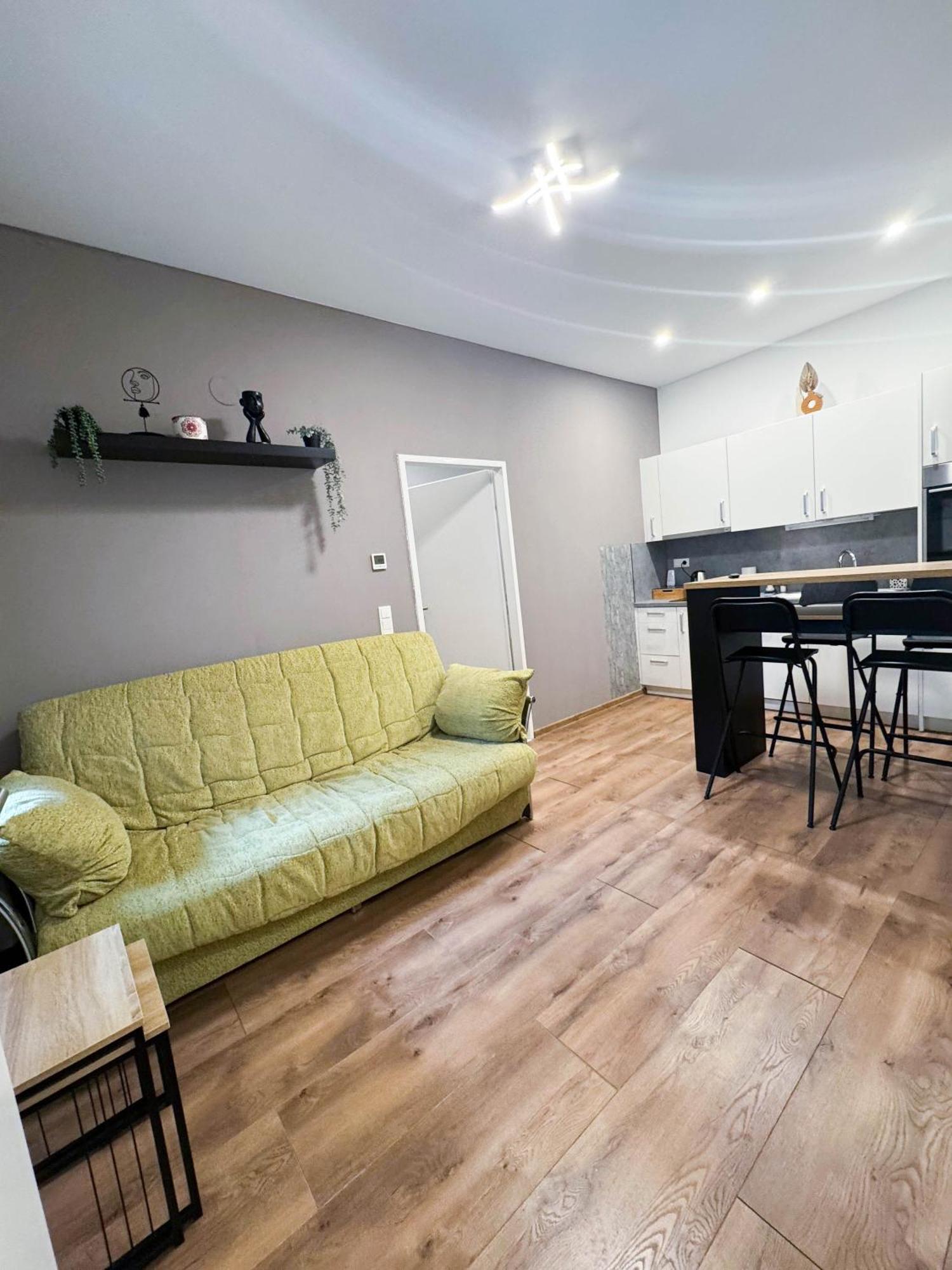Cozy In Location With Free Parking Wien